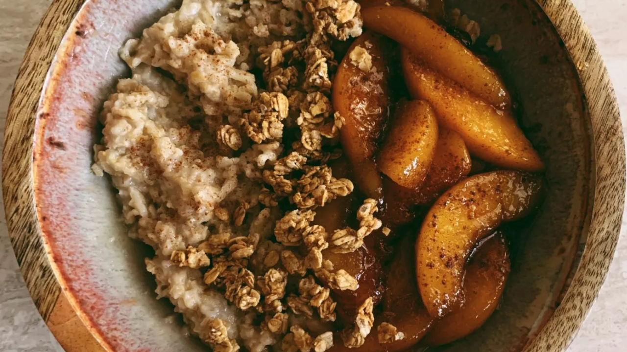 RECIPE: Peach Cobbler Oatmeal